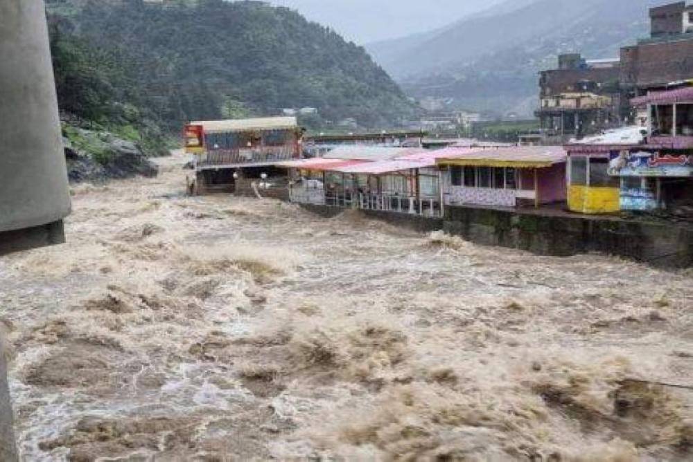 مأساة نهر سوات.. 15 طفلاً بين 32 ضحية فيضانات شمال غرب باكستان