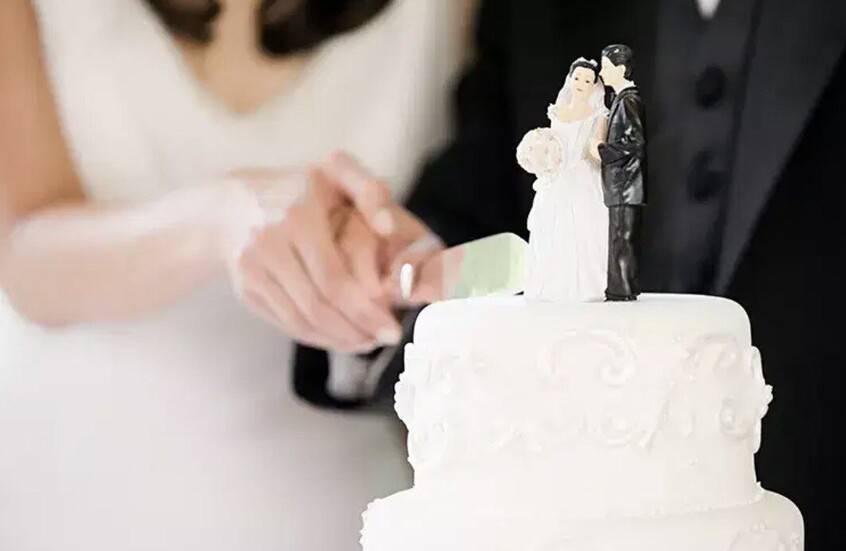 معدل الخصوبة ينخفض إلى أدنى مستوى والشباب يتجنبون الزواج في هذه الدولة