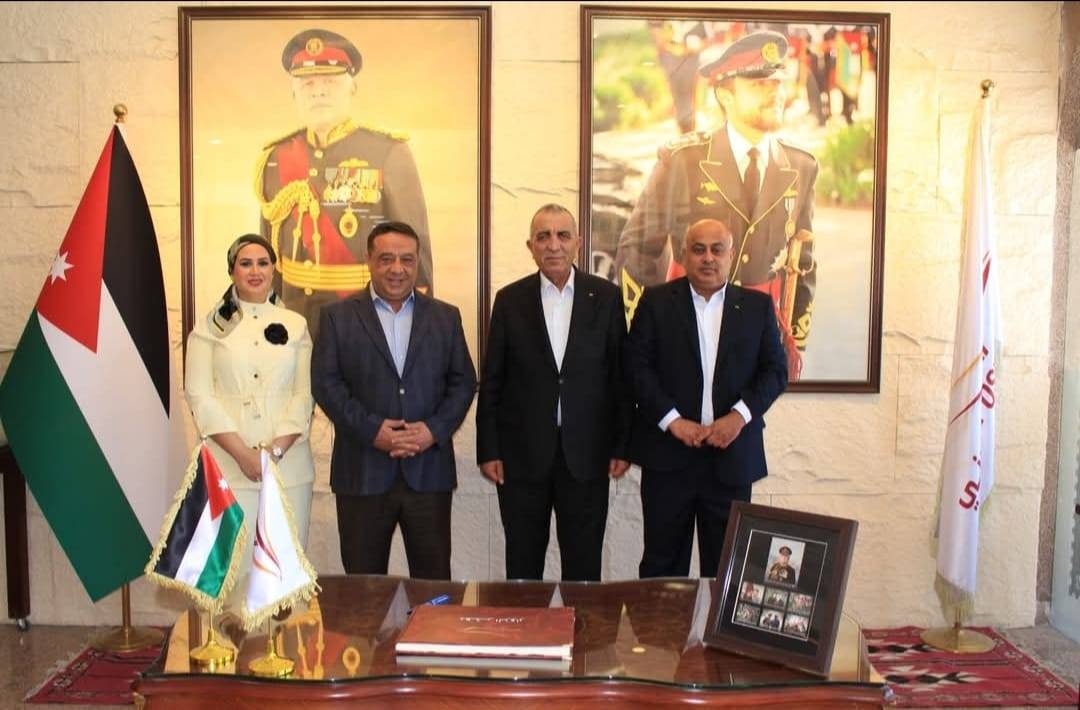 وزير الثقافة يزور البريد الأردني