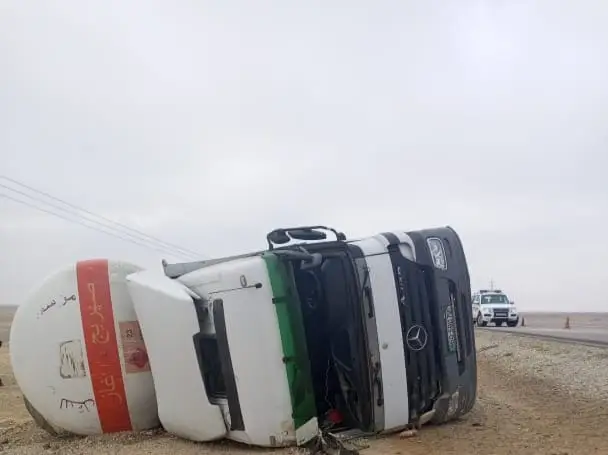 تدهور صهريج تنر يغلق الصحراوي أسفر عن إصابتين تم نقلهما إلى مستشفى الكرك