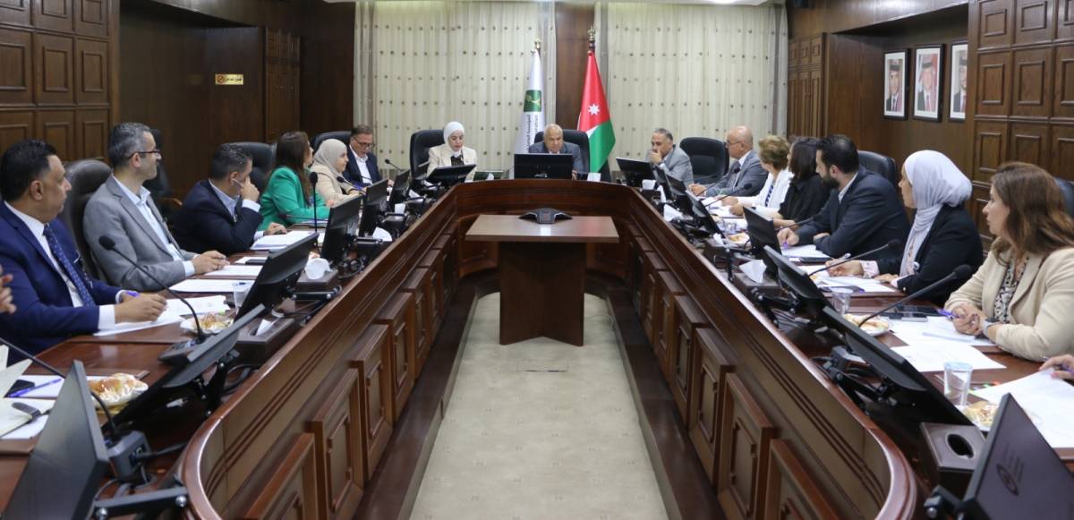 فريق متابعة تشريعات المرأة يبحث مقترحات تأمين الأمومة