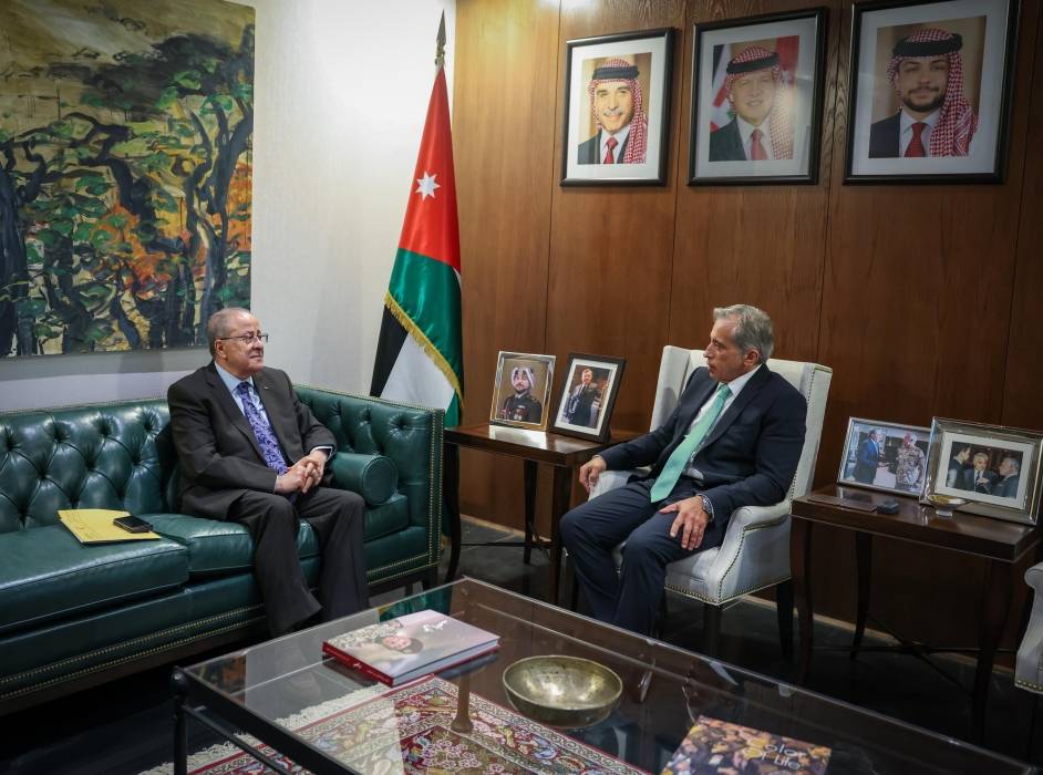 رئيس الوزراء يستقبل رئيس الهلال الأحمر الأردني