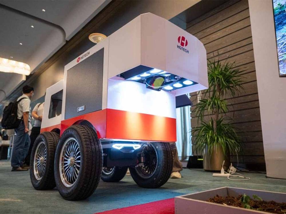 روبوت ذكي لإزالة الأعشاب الضارة بالليزر