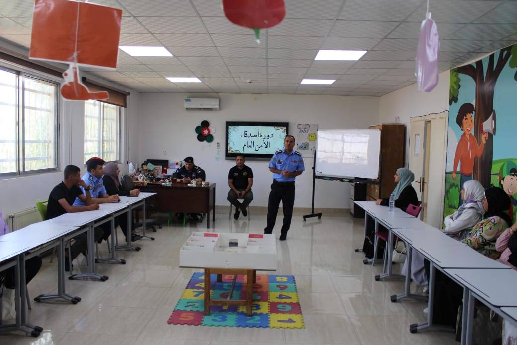 الزرقاء: الشرطة المجتمعية تطلق دورتين لتعزيز الأمن الفكري والشراكة المجتمعية
