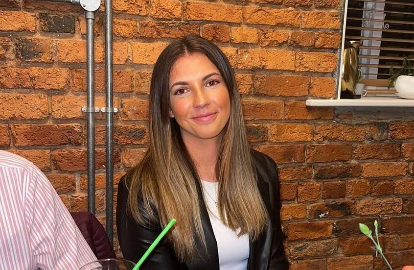 قصة مثيرة.. كواليس رحلة حارسة مرمى منتخب ويلز