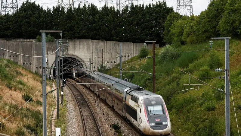 فرنسا أحدث الساعين في أوروبا لتوفير الإنترنت عبر الأقمار الصناعية على القطارات