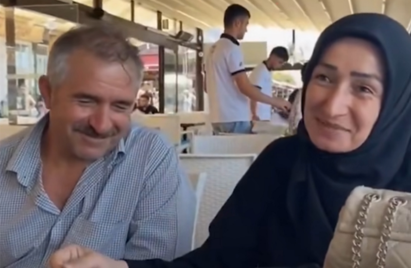 بعد 26 عاما.. شابة تركية ترد جميل والديها بطريقة غير متوقعة أثارت تفاعلا كبيرا