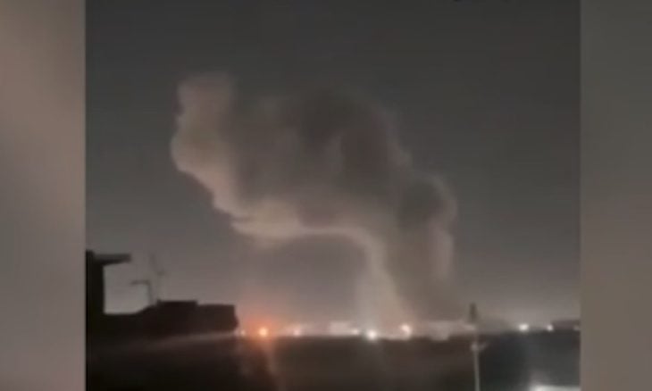 الطيران الإسرائيلي يشن سلسلة غارات عنيفة على 3 موانئ ومحطة كهرباء في اليمن