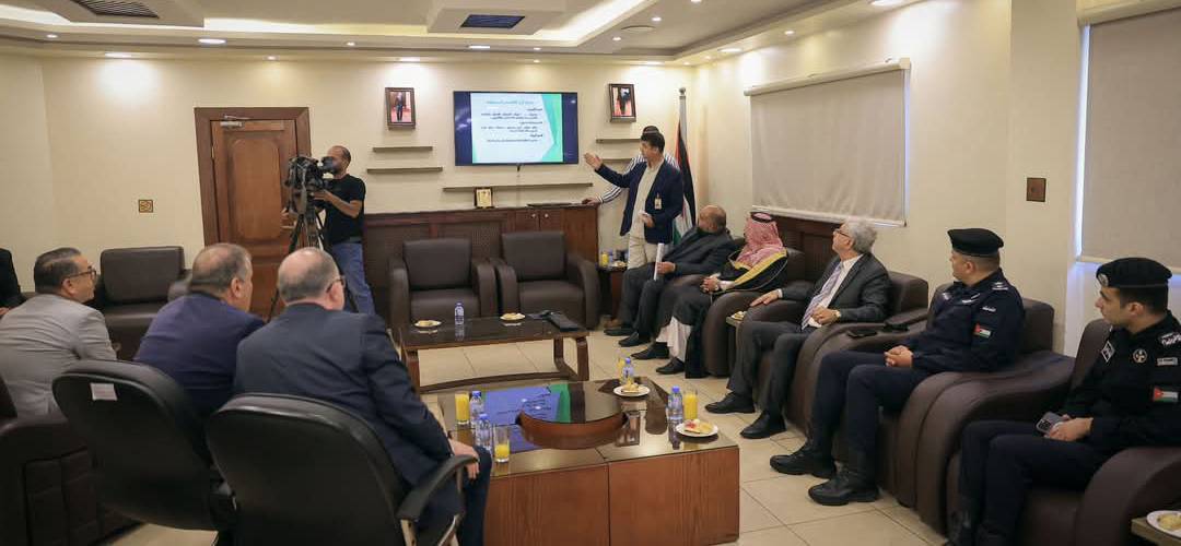 كتلة الأحزاب الوسطية تطلع على آليات التسويق بسوق عمان المركزي