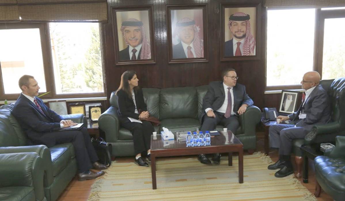 وزارة المياه والسفارة الأميركية تبحثان دعم المشاريع المائية المستدامة.