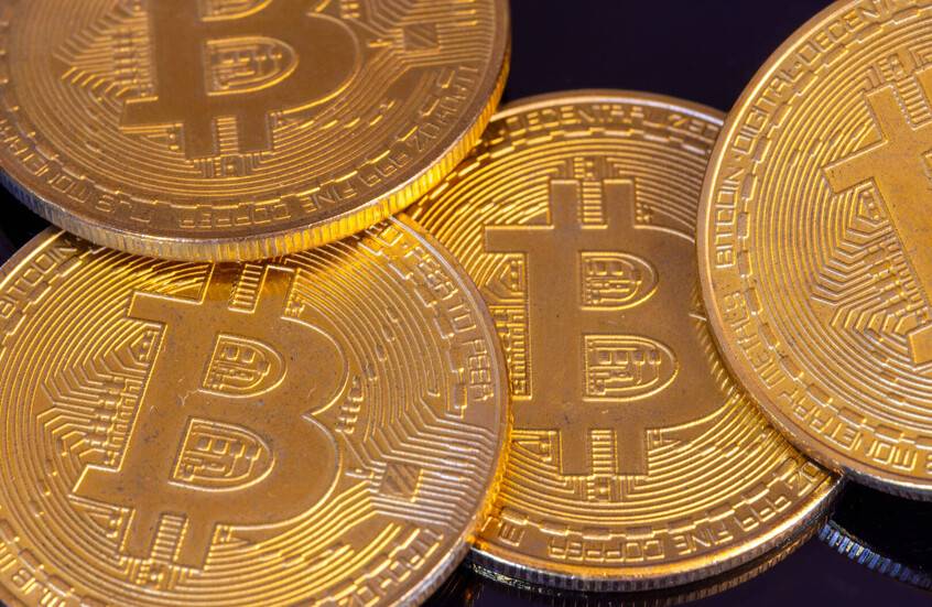 عملة البيتكوين تسجل ثالث قمة تاريخية في 24 ساعة فقط