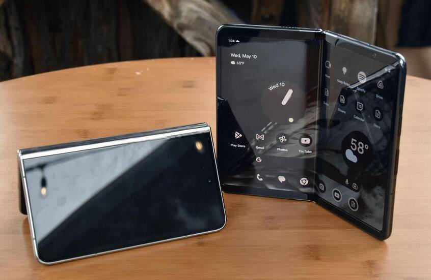 غوغل تنافس سامسونغ بهاتف مميز قابل للطي