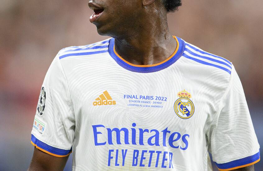 عقود مجنونة على الأكمام والصدر.. قائمة الأندية الأغنى في أوروبا!