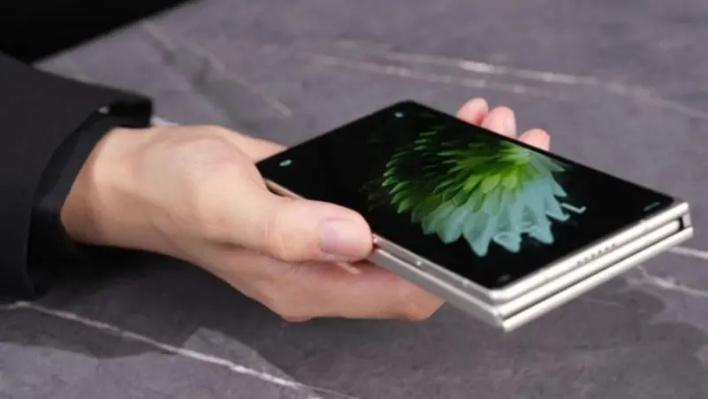 تكنو تسعى لانتزاع لقب أنحف هاتف ثلاثي الطي في العالم