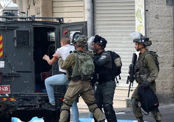 اعتقال 22 فلسطينيا بالضفة ومستوطنون يقطعون أشجار الزيتون في جنين