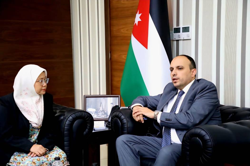 بحث تعزيز التعاون الشبابي بين الأردن وبروناي
