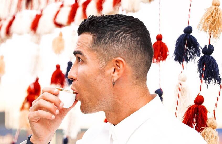 تأثر بشدة..كريستيانو رونالدو يفاجأ طباخ النصر بلفتة إنسانية رائعة