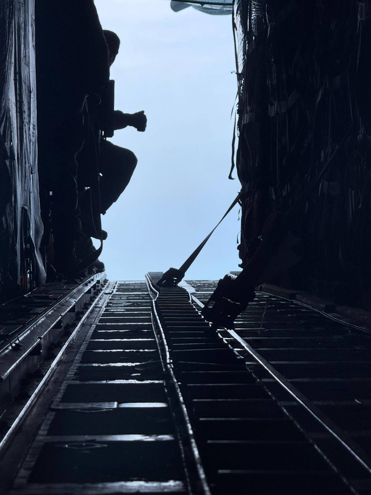 428 إنزالاً جوياً أردنياً على غزَّة .. دِقة تحمل إغاثة ولا أيَّ تهديد للسكان وتصل إليهم آمنة