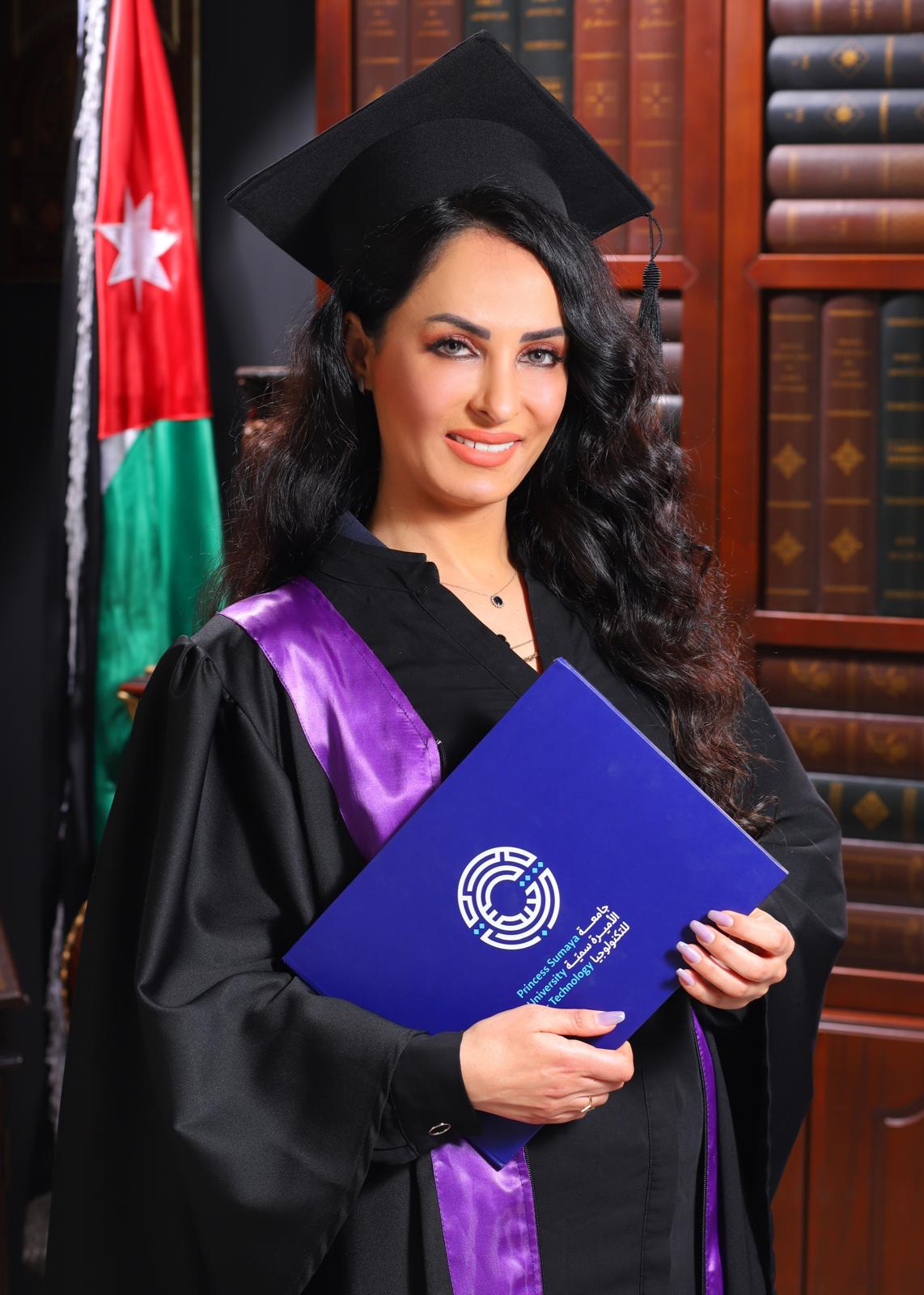 الزميلة رضا عليان تهنئ ابنتها دانه الرمحي بحصولها على الماجستير في الادارة الهندسية .. والصحفي غنام يبارك للزميلة رضا