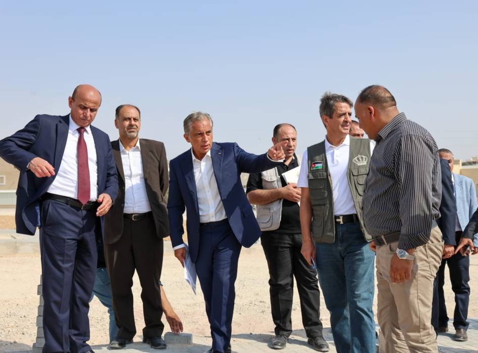 رئيس الوزراء يتفقد ستة مواقع تنموية وخدمية في محافظة الكرك