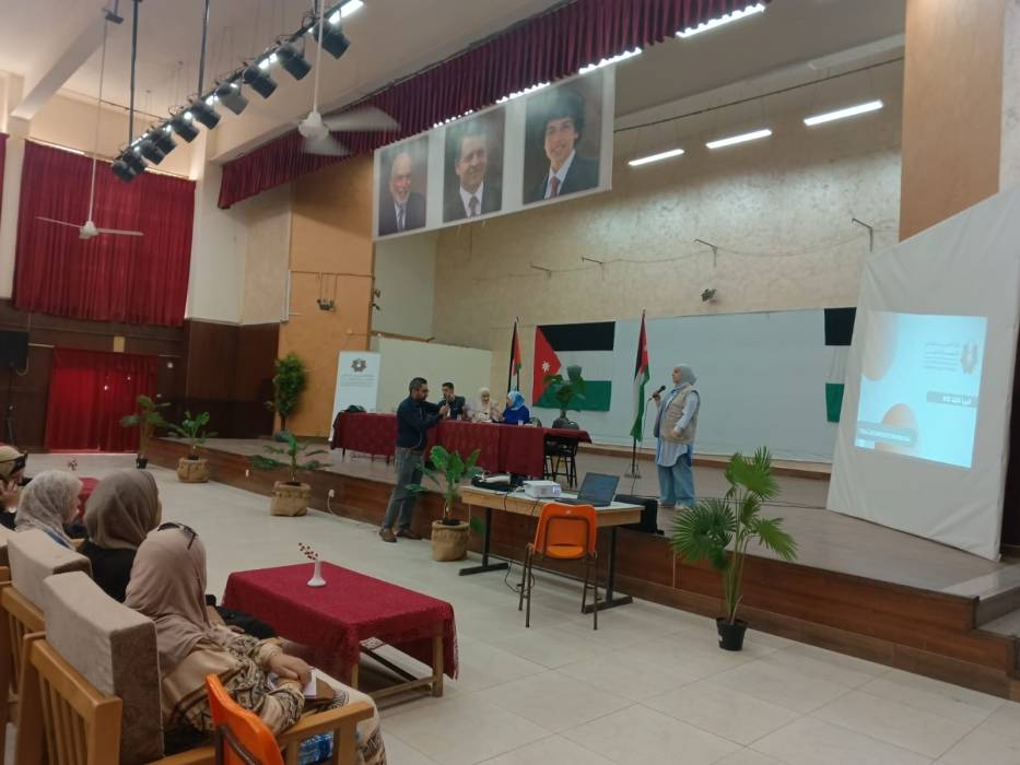 جلسة تعريفية بجائزة الحسين بن عبدالله الثاني للعمل التطوعي في مدارس لواء ماركا