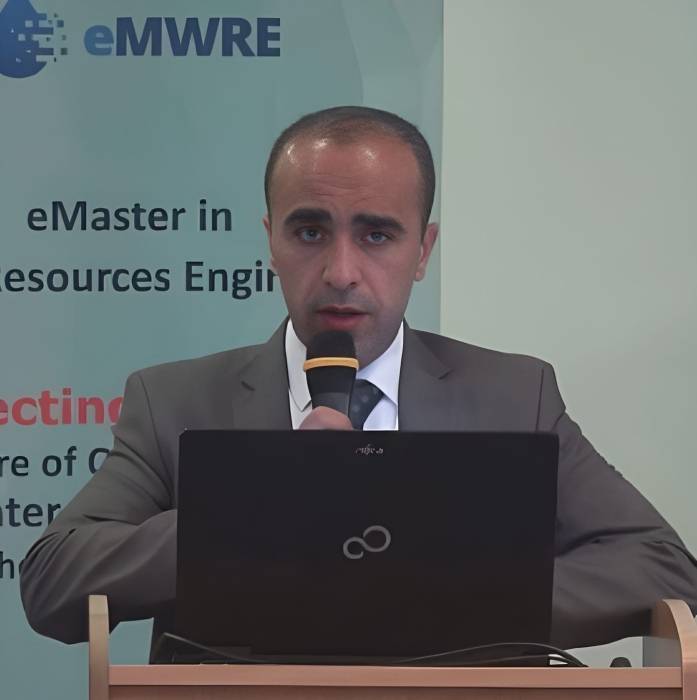 الدكتور حسام أبو حجر وزوجته يُرزقان بعاكف