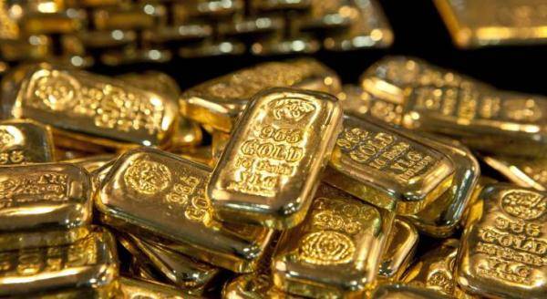 الذهب يحافظ على مكاسبه التاريخية مع توقعات خفض الفائدة الأمريكية .. بسبب