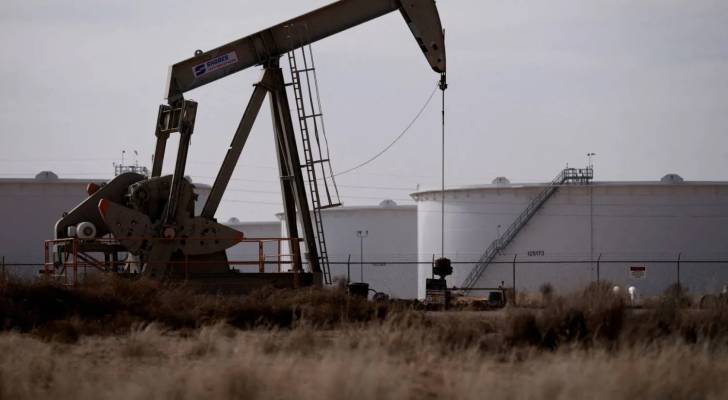 مكاسب قوية للنفط.. سعر البرميل يتجاوز 63 دولارا في التعاملات المبكرة عالميا الاثنين