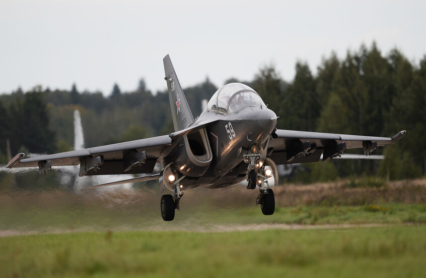 روسيا تختبر نموذجا لطائرات Yak130M المطوّرة