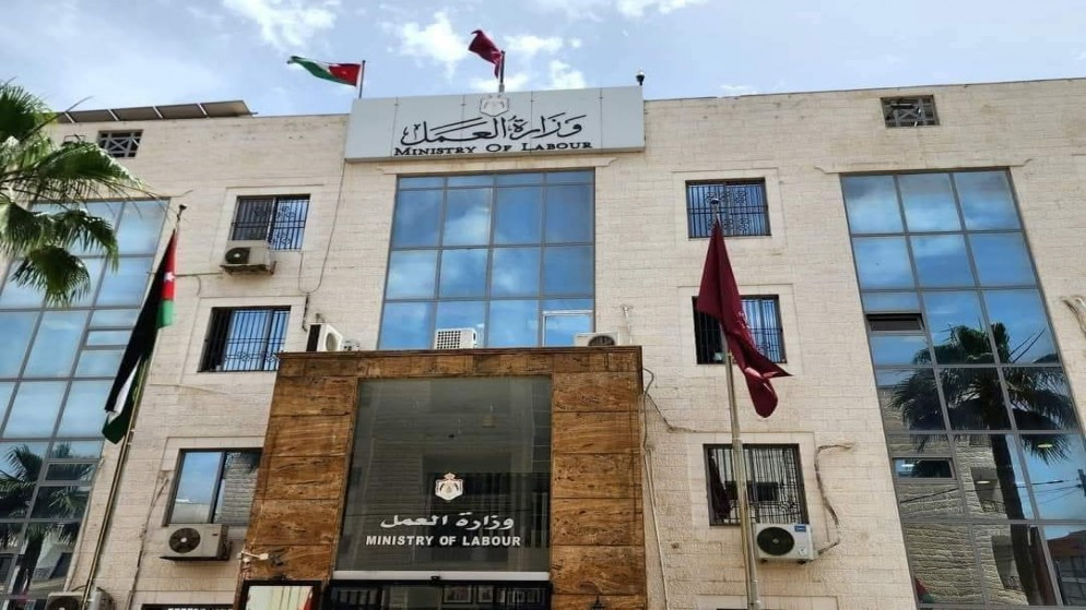 العمل: إصدار 5460 قرارا بتسفير عمال وافدين خلال الشهور العشرة الأولى