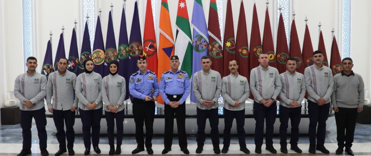 مدير الأمن العام يلتقي فريق صُنع بعزيمة الفائز بجائزة الحسين للعمل التطوعي