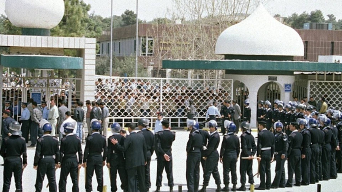 أكاديمي : التعليم عن بعد والمناهج المدرسية وراء تصاعد المشاجرات الطلابية