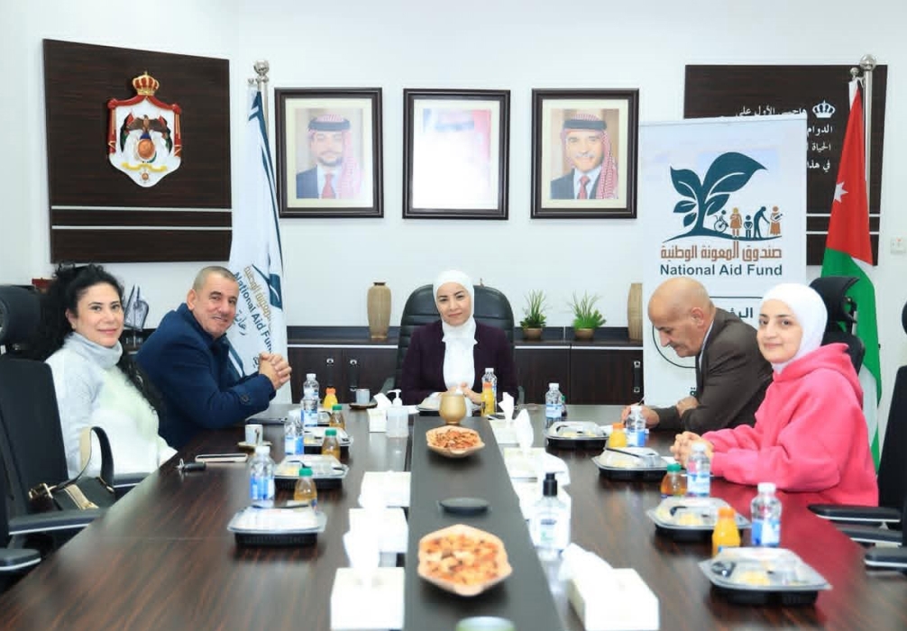 المعونة الوطنية ومركز تصميم الألبسة يبحثان خطط البرامج التدريبية