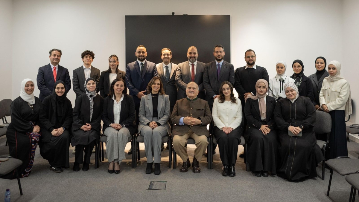 الأمير الحسن يزور معهد السياسة والمجتمع