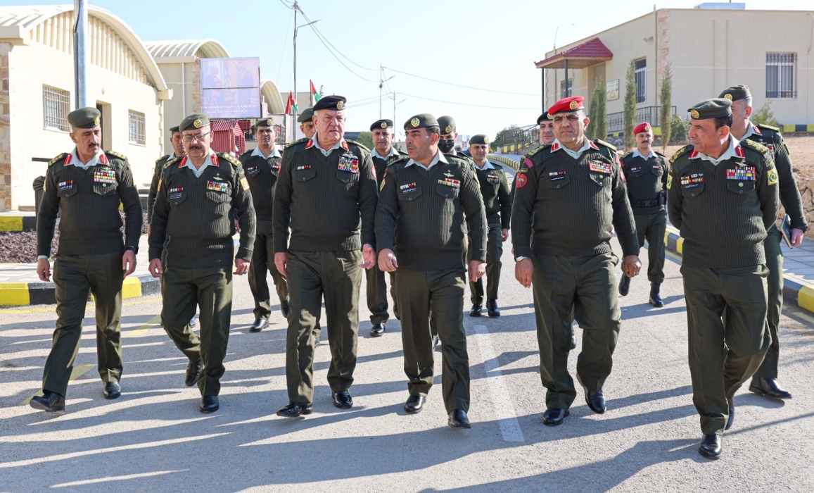 اللواء الركن الحنيطي يزور كتيبة الأمير طلال الآلية5 ويفتتح مباني فيها