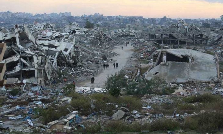 قصف إسرائيلي مدفعي جديد شرقي غزة.. وحماس تصف استهداف مركز إيواء بـ”خرق فاضح” لوقف النار