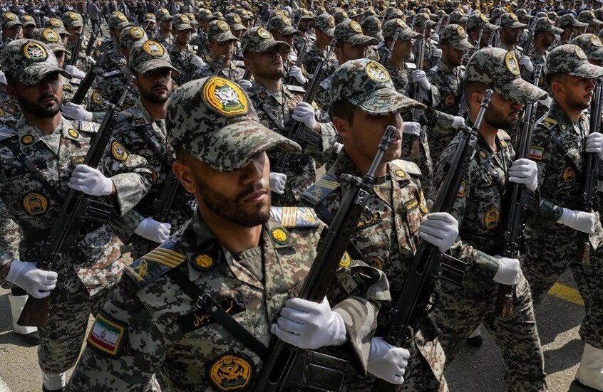 إيران تهدد بضرب القواعد الأمريكية في الشرق الأوسط ردا على أي مغامرة