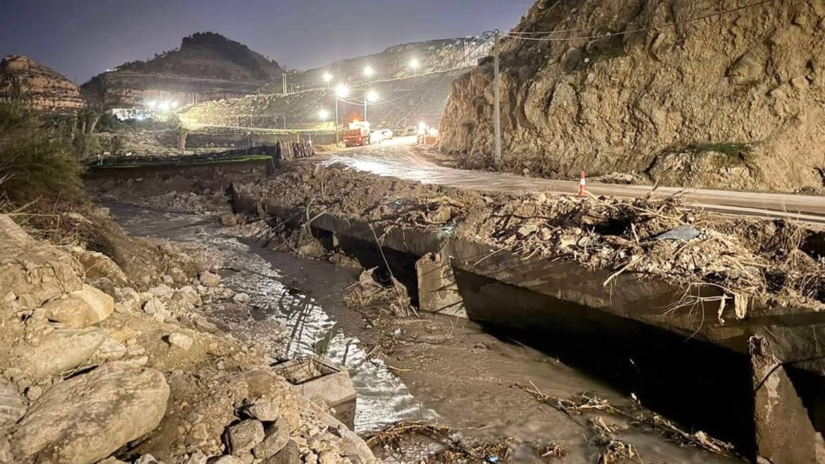 بلدية الكرك الكبرى تعيد فتح الشريان الحيوي الرابط بين سيل الكرك وبذان وبردى