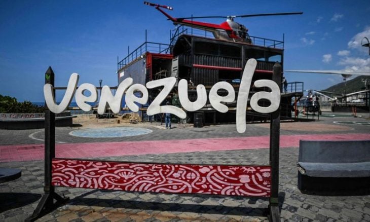 عاجل | 7 انفجارات تهز  العاصمة الفنزويلية وتحليق مكثف للطائرات الحربية ( فيديو )