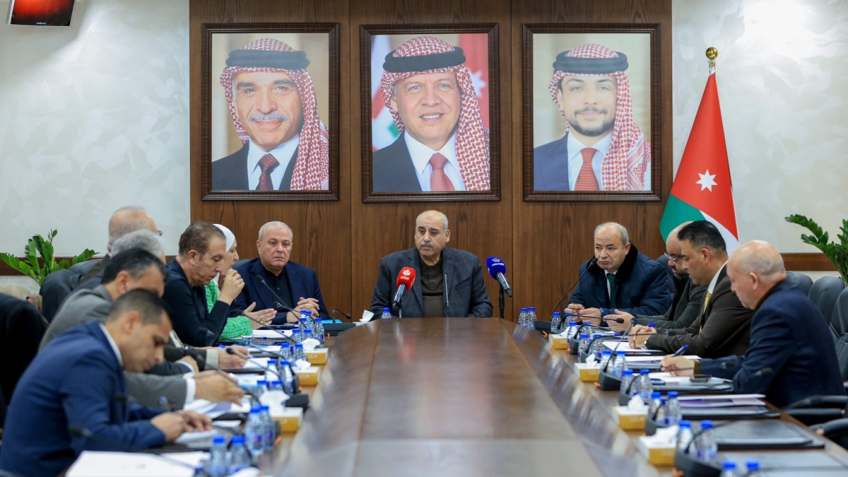 رئيس هيئة الأركان يفتتح مشاغل الأمير فيصل الرئيسية