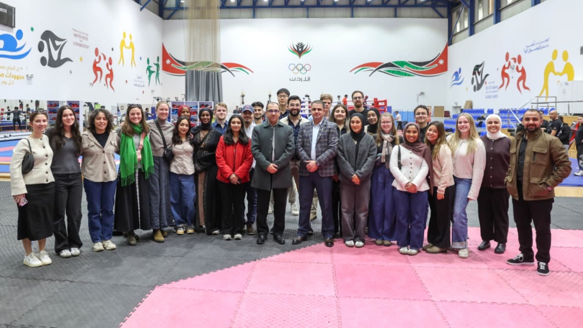 وفد طلابي من جامعة فرجينيا الأمريكية يزور مركز الإعداد الأولمبي