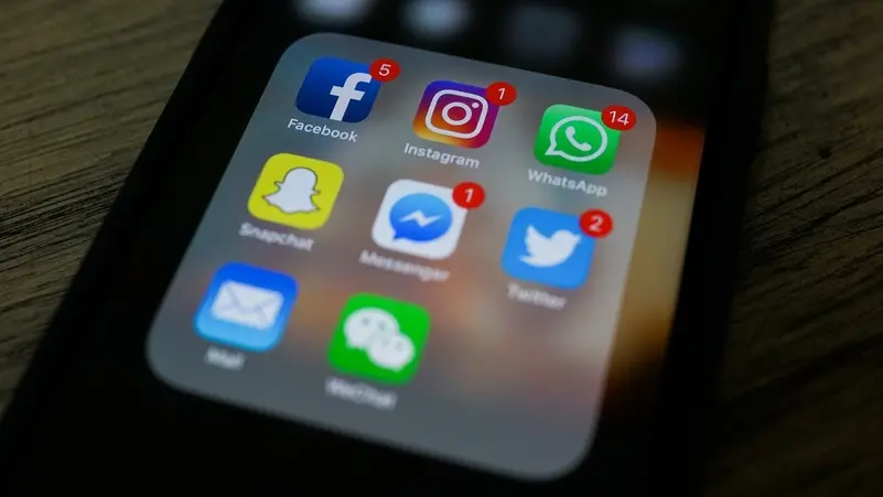 10 تطبيقات تستخدمهاً يوميا تستنزف بطارية هاتفك بصمت