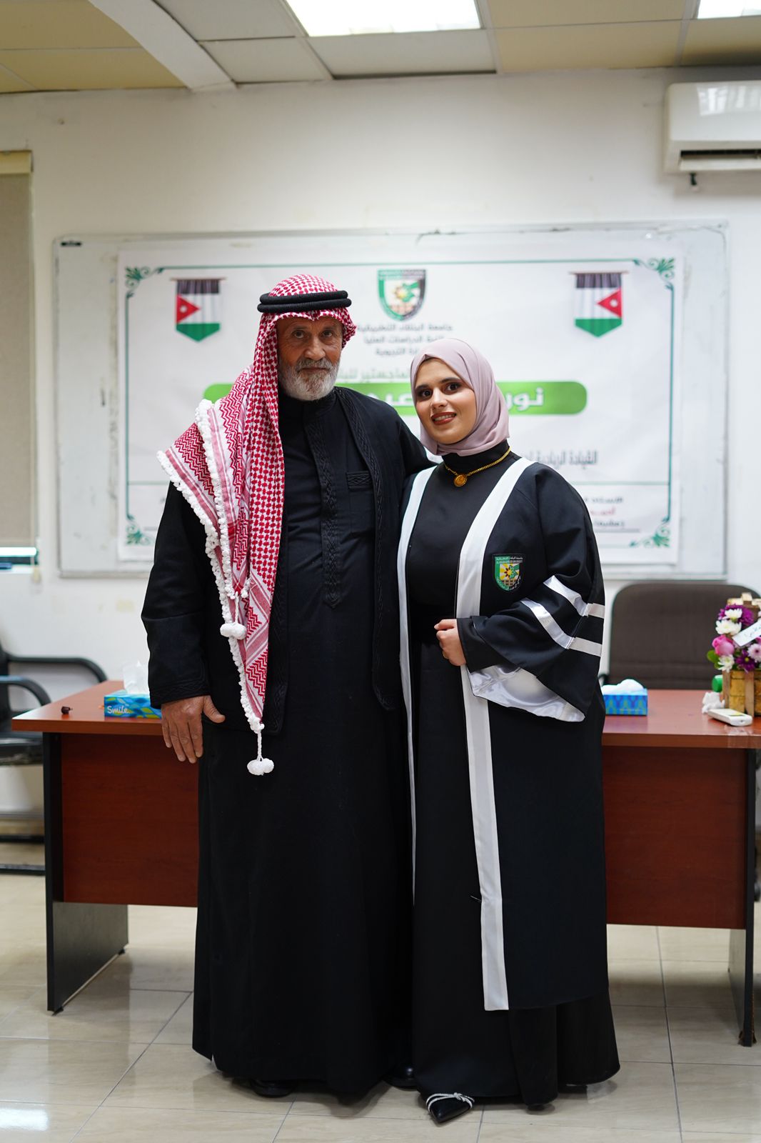 الزميل عاطف ابوحجر: نور بشير الرحاحلة مبارك الماجستير