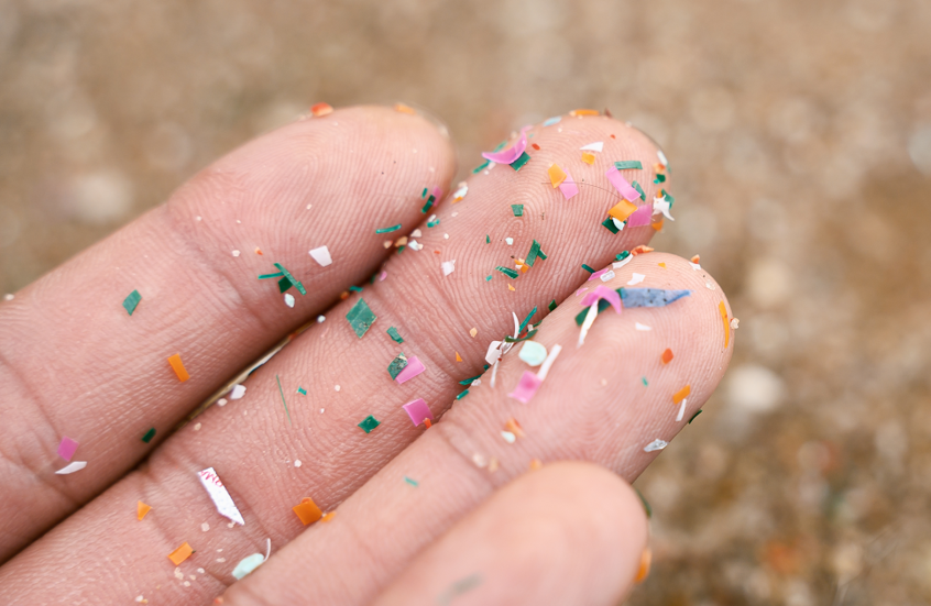 مصادر مفاجئة للبلاستيك الدقيق في غذائنا اليومي