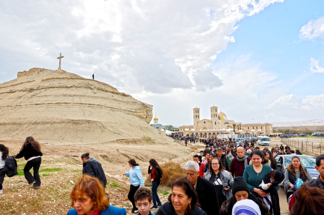الأردن يستضيف آلاف الحجاج المسيحيين في رحلة روحية إلى المغطس