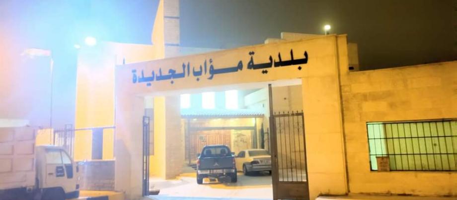 بلدية مؤاب الجديدة تتعامل مع أعمال لتصريف مياه الأمطار