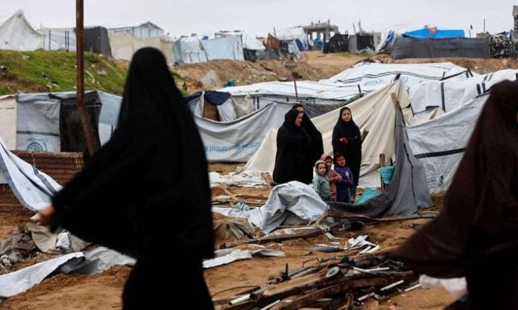 الأمطار تجتاح وتدمر المخيمات الهشة في غزة (صور )