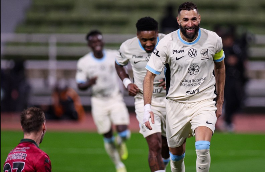 هاتريك بنزيما يقود الاتحاد لاكتساح الخلود في الدوري السعودي