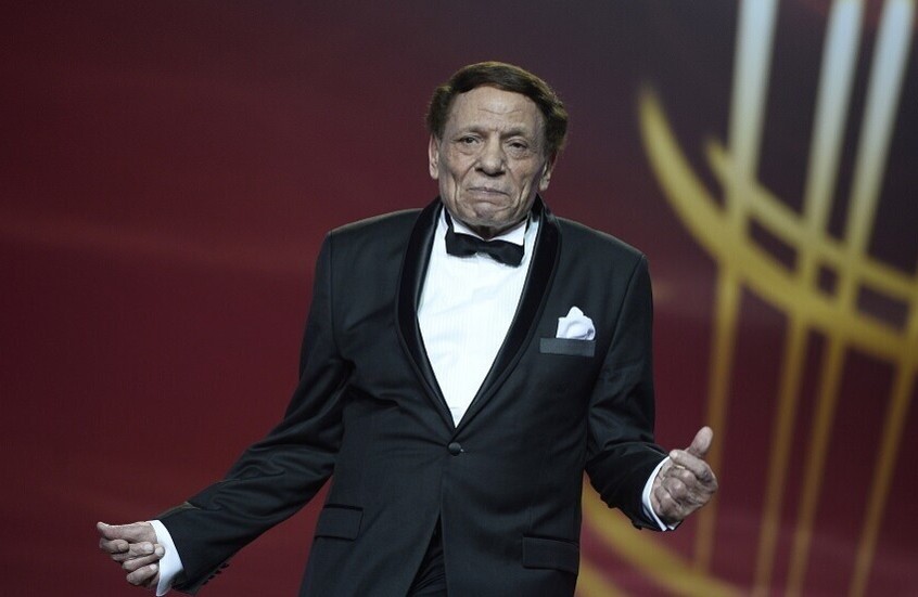 نجل عادل إمام ينشر صورة نادرة لوالده ويعلق