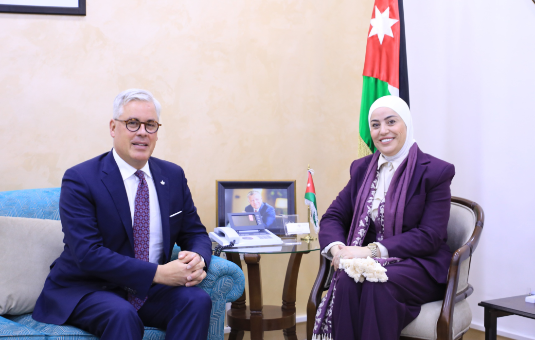 وزيرة التنمية الاجتماعية تبحث والسفير الكندي في عمان التعاون المشترك في عدد من المجالات الاجتماعية